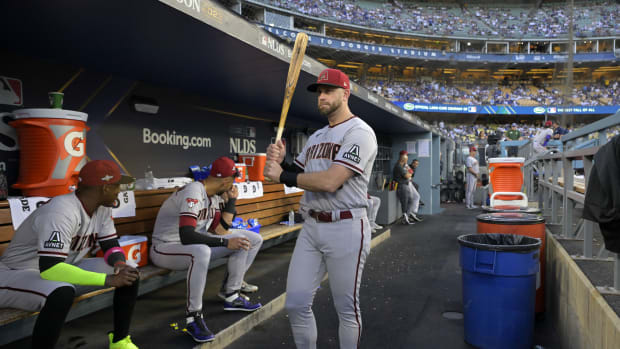 Evan Longoria holds bat in D-backs dugout, Game 1 NLDS against Dodgers